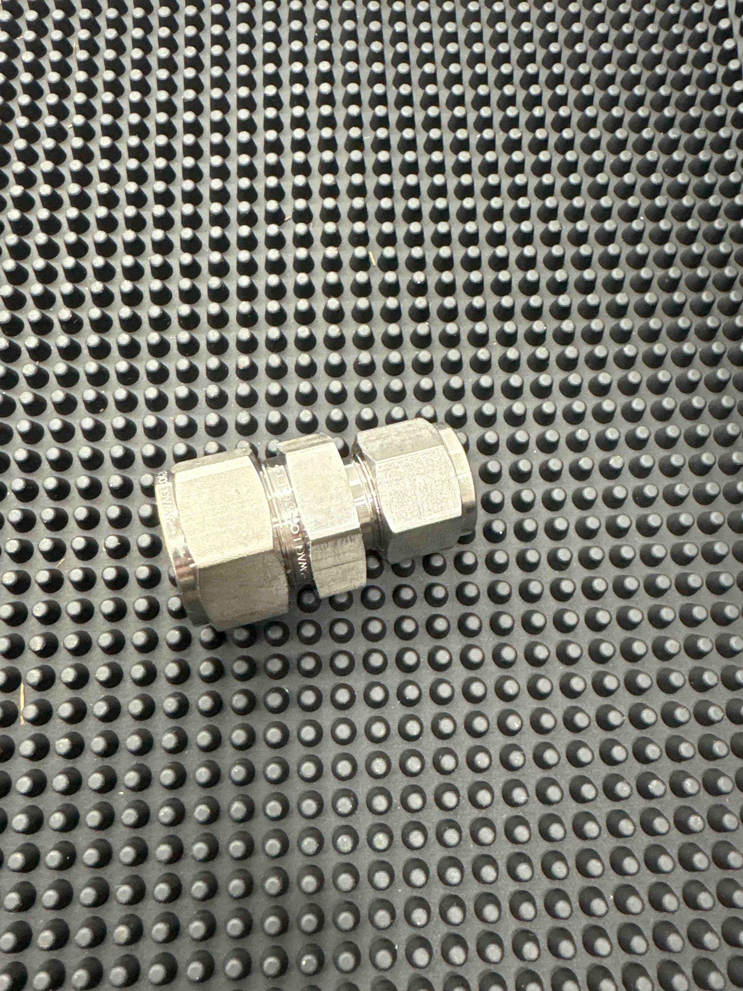 SS-1210-6-8