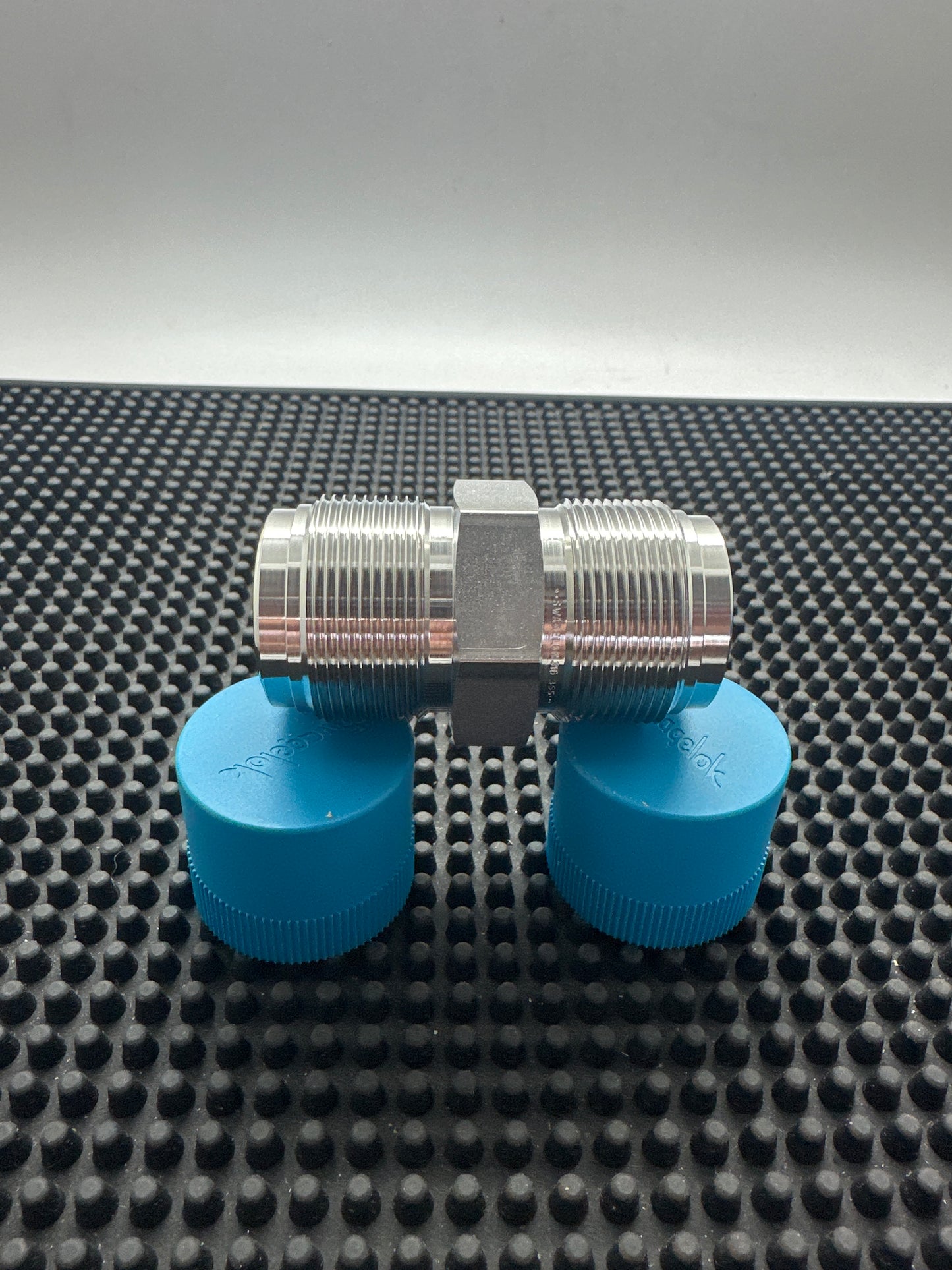 SS-12-VCR-6-DM