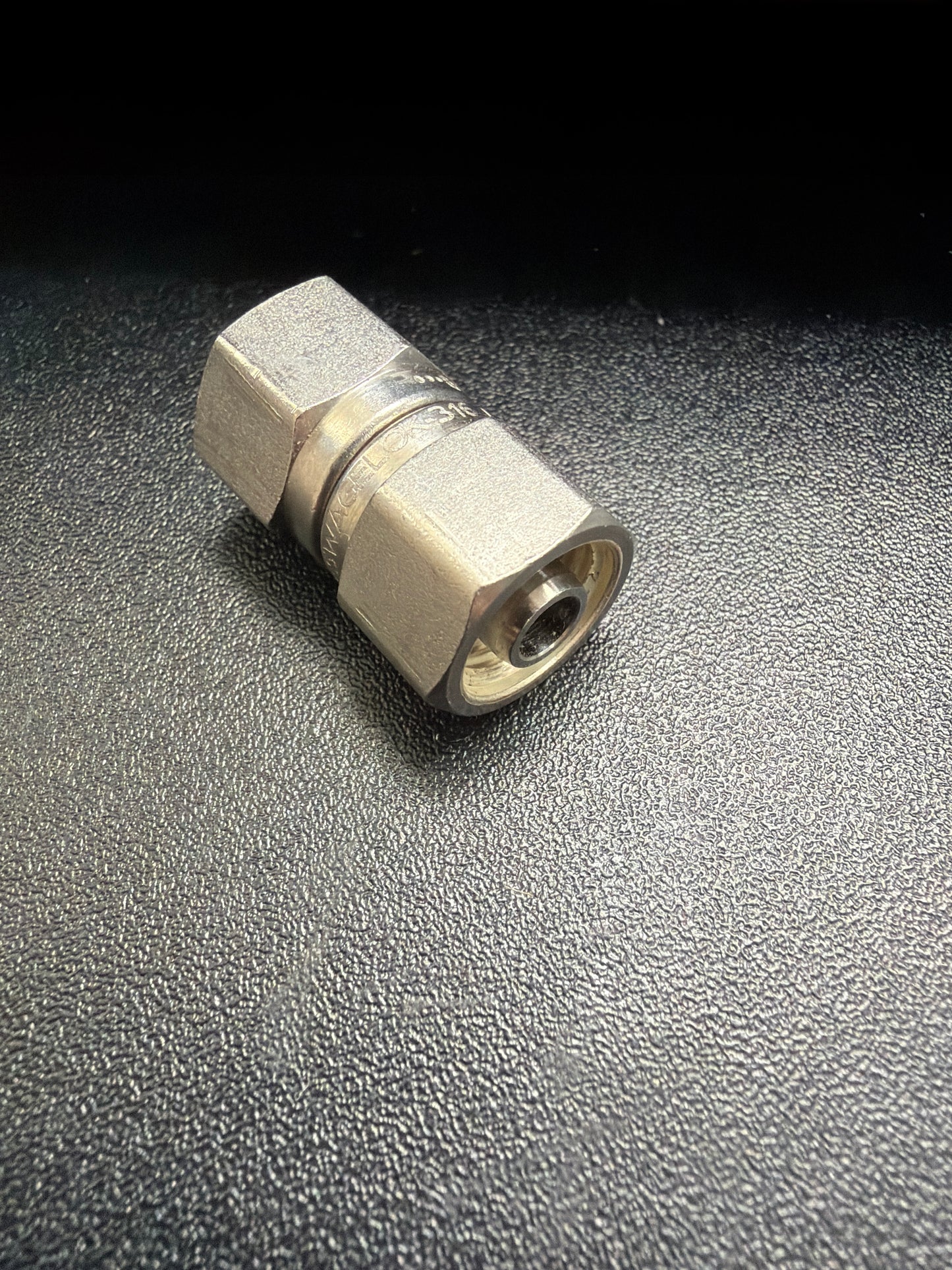 SS-401-PC - **Used with pre-swaged nuts**