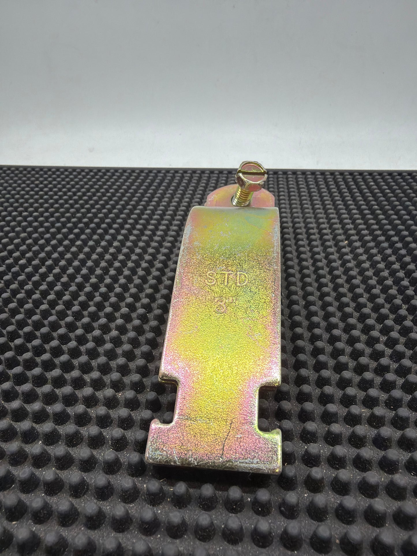 A716 3 - Strut - Cushion Clamp