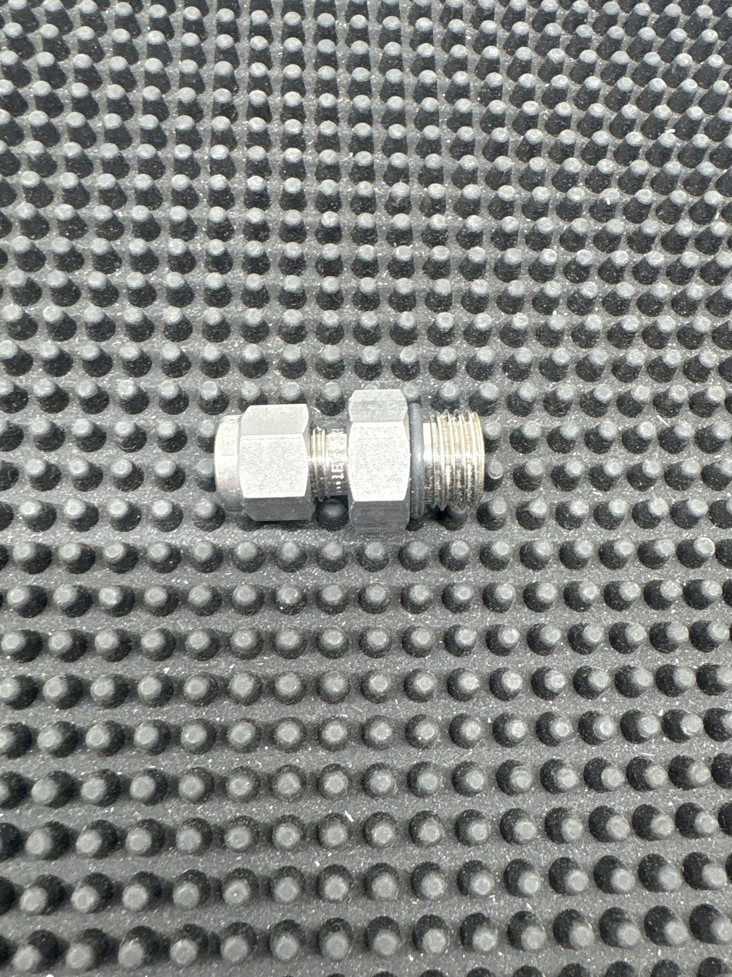 768LOB-SS-1/4X9/16-18