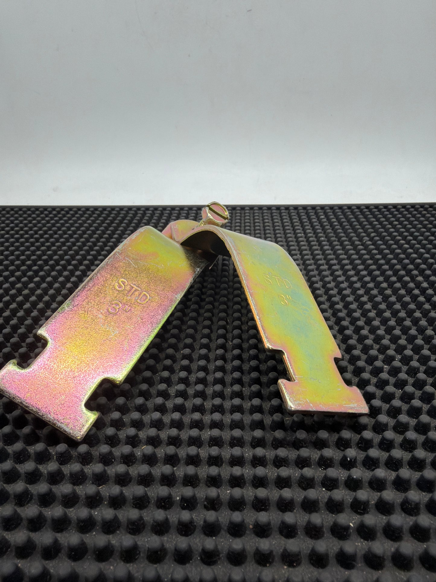 A716 3 - Strut - Cushion Clamp