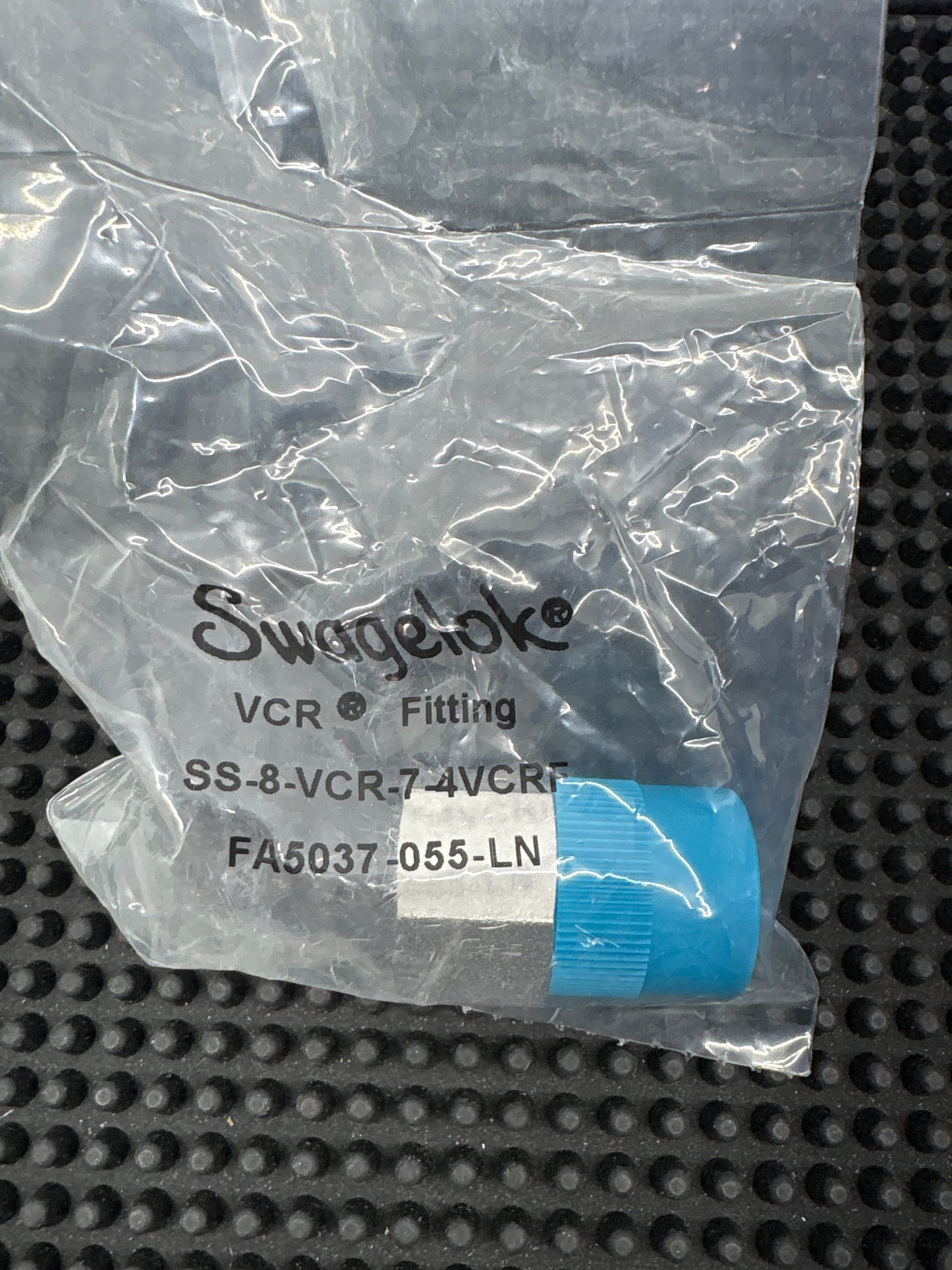 SS-8-VCR-7-4VCRF